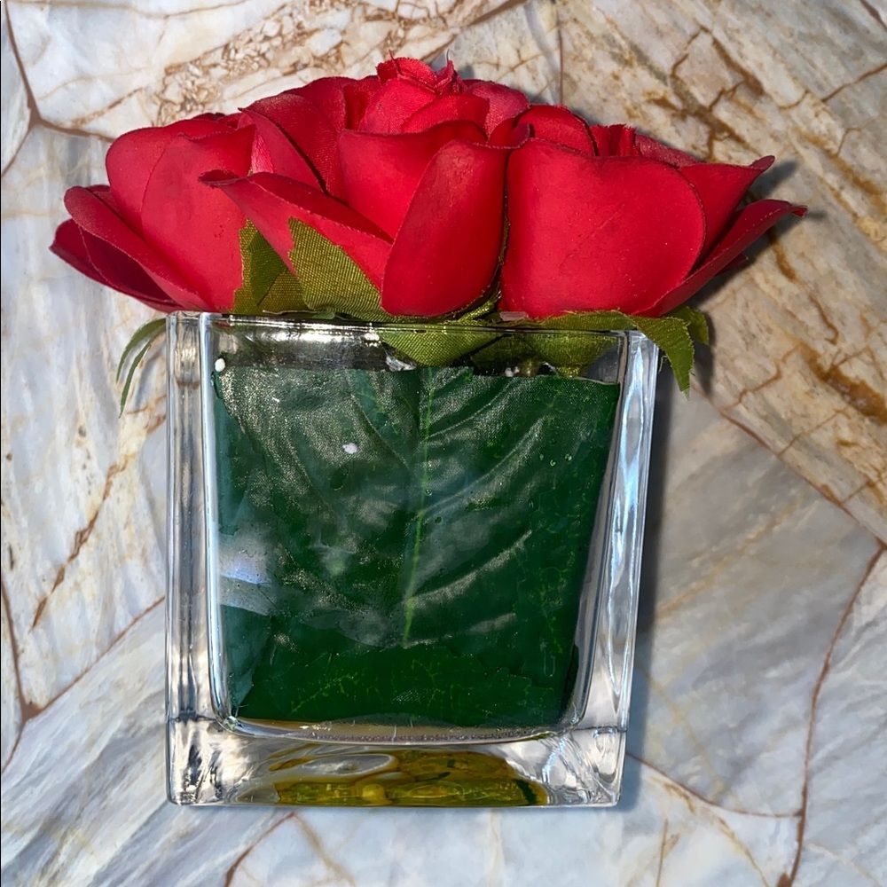 Red Silk Rose‎ Artificial Floral Arrangement in Square Glass Vase Cube Decor